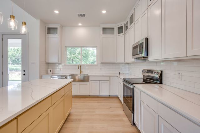 247 Silver Lakes Drive, Sunset, TX 76270