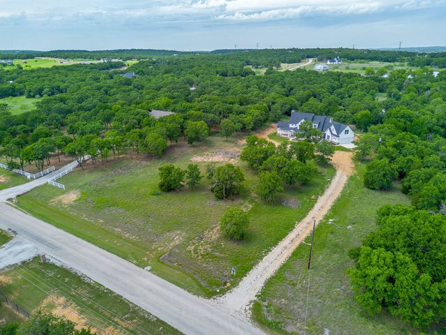 247 Silver Lakes Drive, Sunset, TX 76270