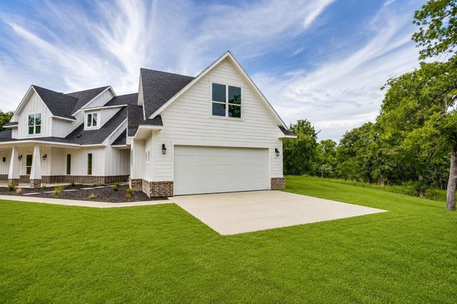 247 Silver Lakes Drive, Sunset, TX 76270