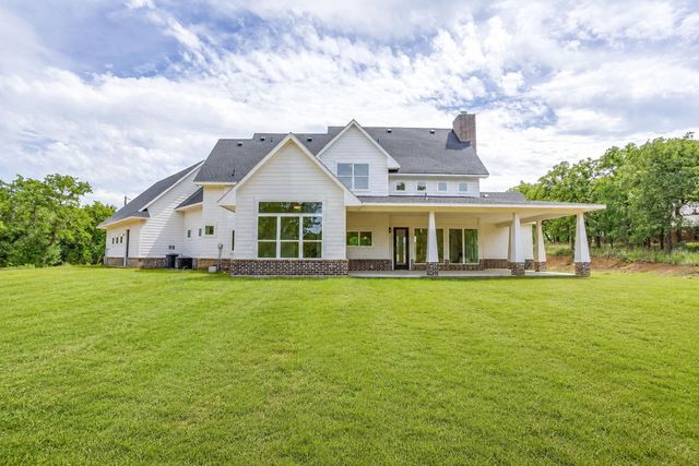 247 Silver Lakes Drive, Sunset, TX 76270