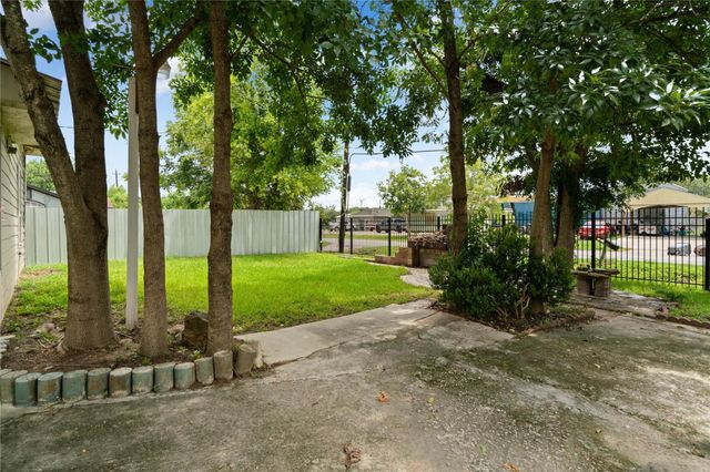 1925 Sunny Drive, Houston, TX 77093