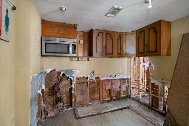 1925 Sunny Drive, Houston, TX 77093