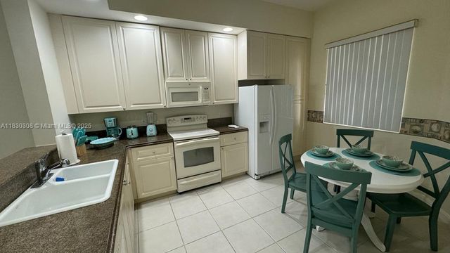 19 W Harbour Isle Dr W 201, Fort Pierce, FL 34949