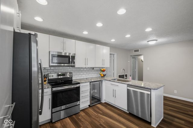540 Golf Lane, Indianapolis, IN 46260