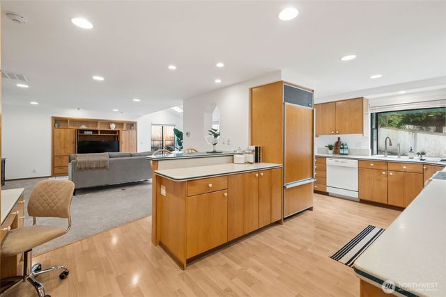 19714 41st Avenue NE, Lake Forest Park, WA 98155