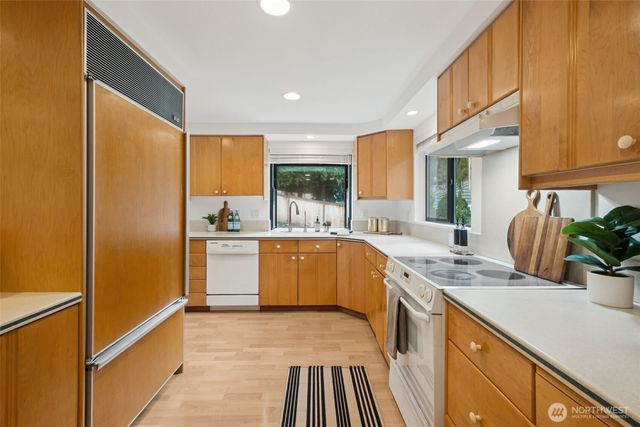 19714 41st Avenue NE, Lake Forest Park, WA 98155