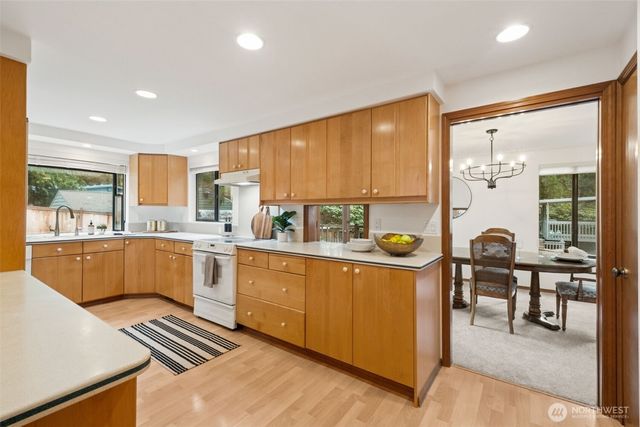 19714 41st Avenue NE, Lake Forest Park, WA 98155