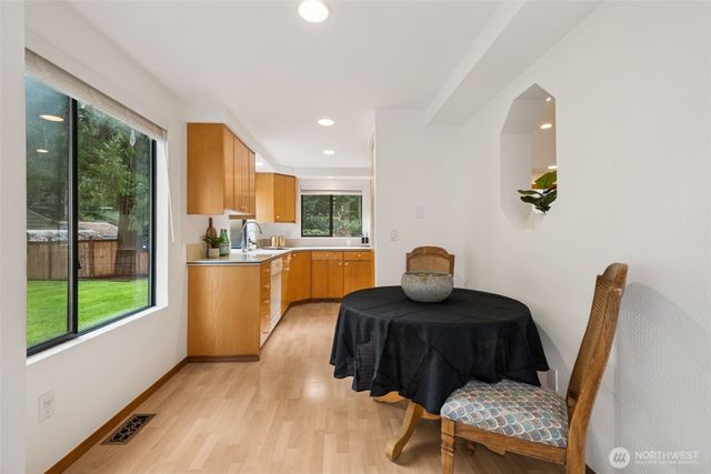 19714 41st Avenue NE, Lake Forest Park, WA 98155