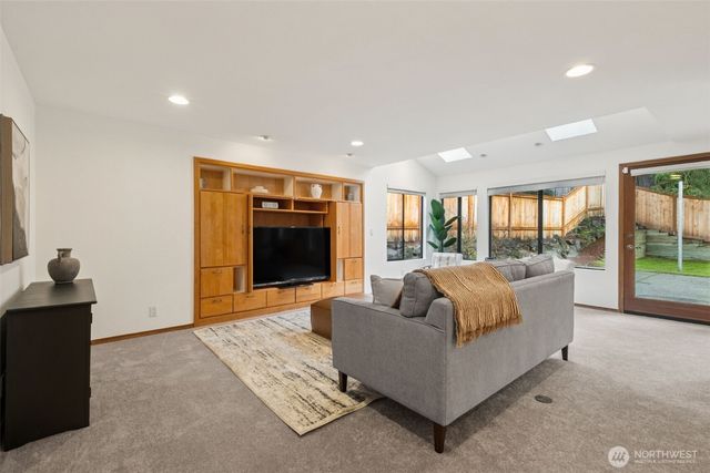 19714 41st Avenue NE, Lake Forest Park, WA 98155