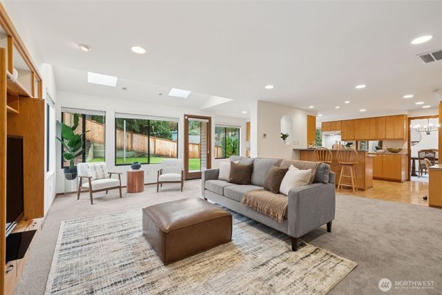 19714 41st Avenue NE, Lake Forest Park, WA 98155