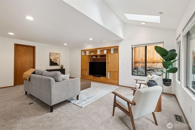 19714 41st Avenue NE, Lake Forest Park, WA 98155