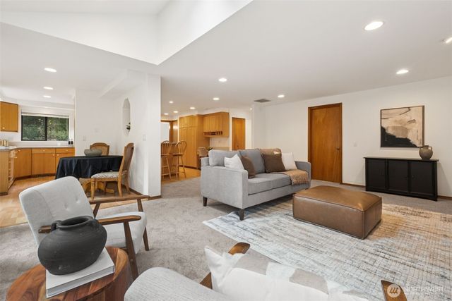 19714 41st Avenue NE, Lake Forest Park, WA 98155