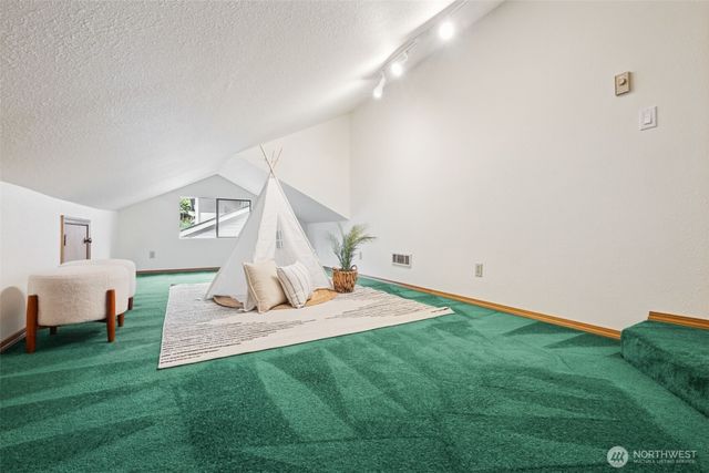 19714 41st Avenue NE, Lake Forest Park, WA 98155