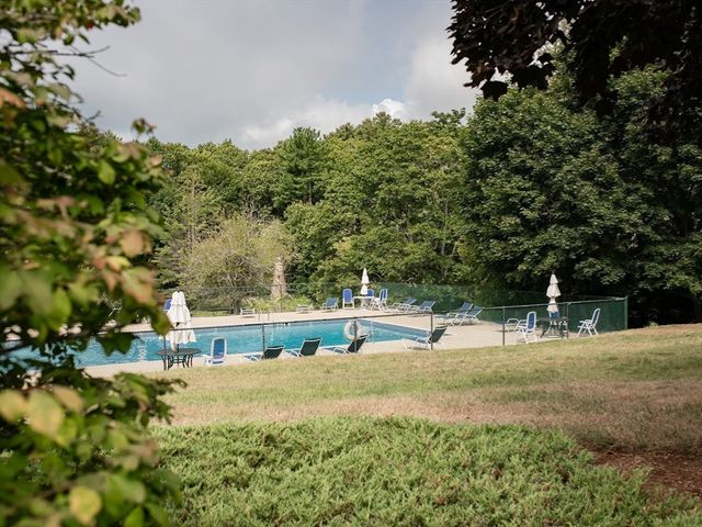 70 Parks St 18, Duxbury, MA 02332