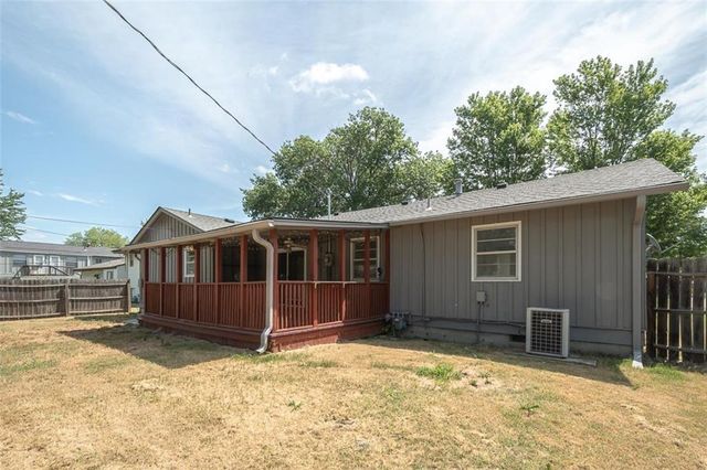 1222 S Maple Street, Ottawa, KS 66067