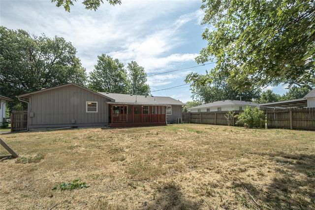 1222 S Maple Street, Ottawa, KS 66067