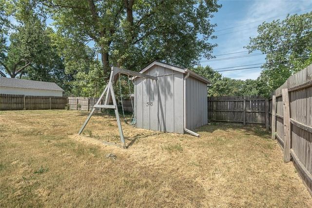 1222 S Maple Street, Ottawa, KS 66067