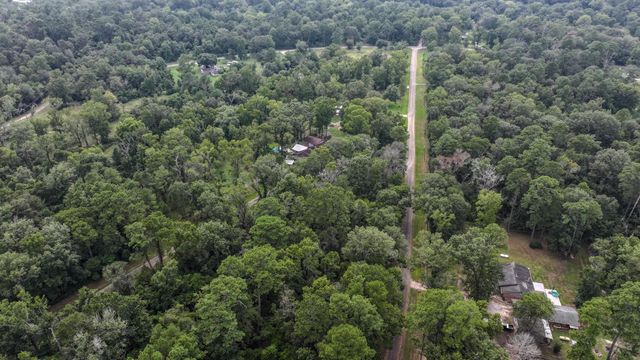1 Cherry Laurel Ln, New Caney, TX 77357