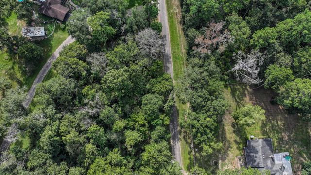 1 Cherry Laurel Ln, New Caney, TX 77357