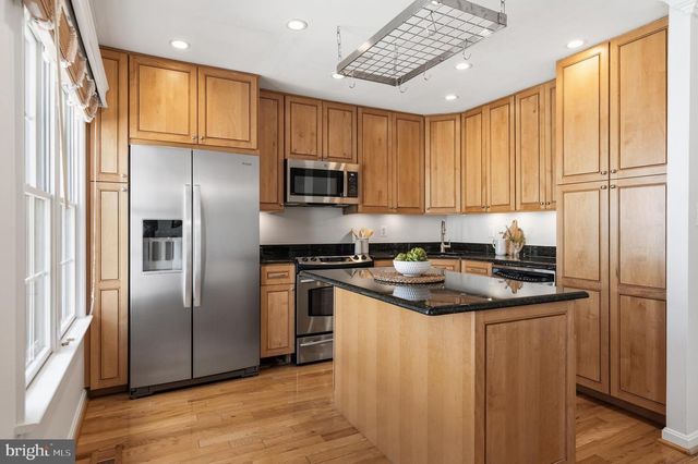 2386 BRANLEIGH PARK CT, Reston, VA 20191
