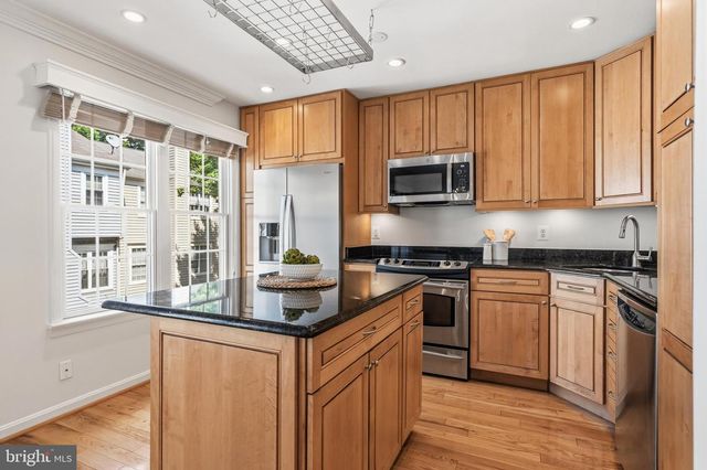 2386 BRANLEIGH PARK CT, Reston, VA 20191