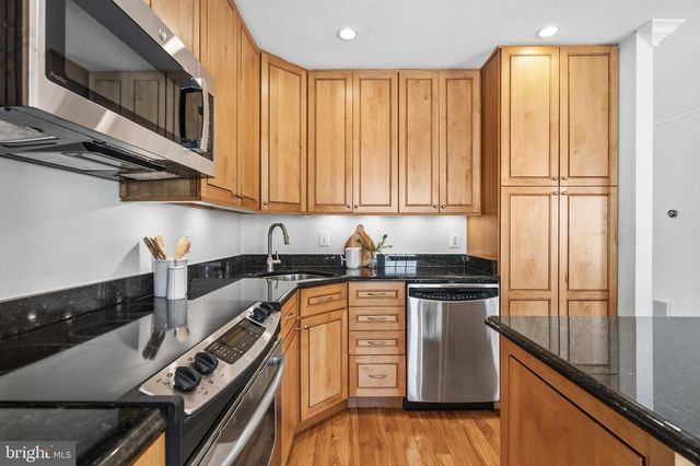 2386 BRANLEIGH PARK CT, Reston, VA 20191