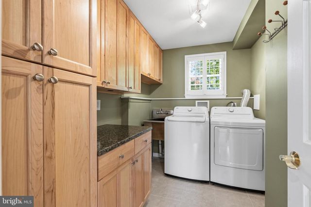 2386 BRANLEIGH PARK CT, Reston, VA 20191
