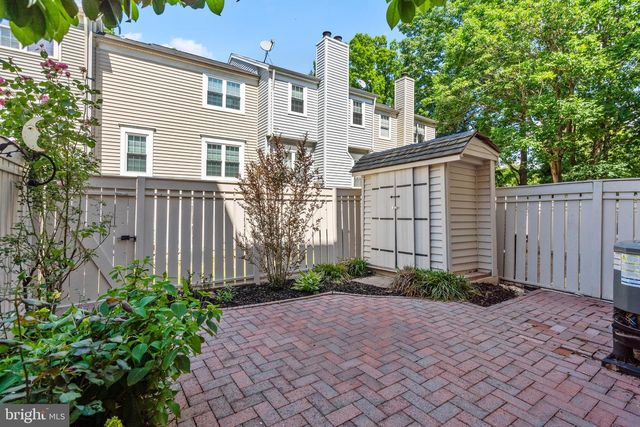 2386 BRANLEIGH PARK CT, Reston, VA 20191
