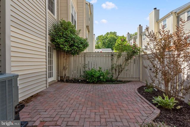 2386 BRANLEIGH PARK CT, Reston, VA 20191
