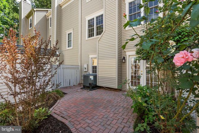2386 BRANLEIGH PARK CT, Reston, VA 20191