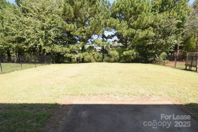 6728 Evanton Loch Road, Charlotte, NC 28278