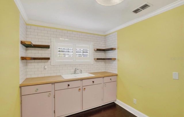 1305 N ARMENIA AVENUE, Tampa, FL 33607