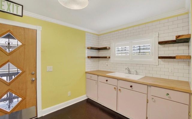 1305 N ARMENIA AVENUE, Tampa, FL 33607