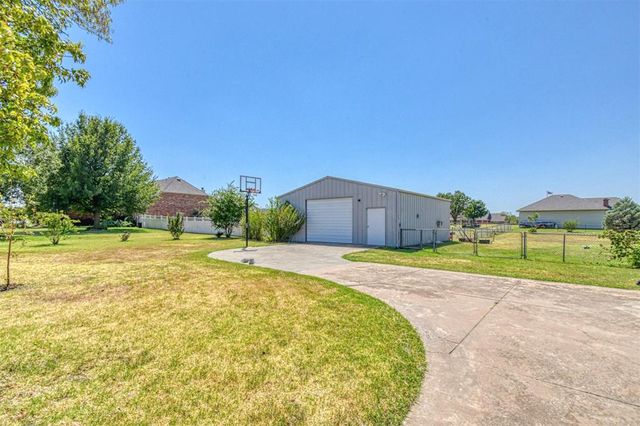 10421 Katy Line Drive, Yukon, OK 73099