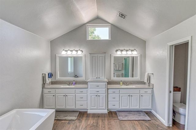 10421 Katy Line Drive, Yukon, OK 73099