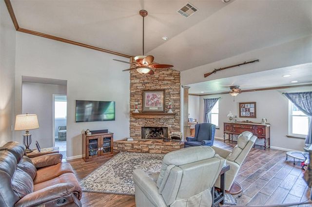 10421 Katy Line Drive, Yukon, OK 73099
