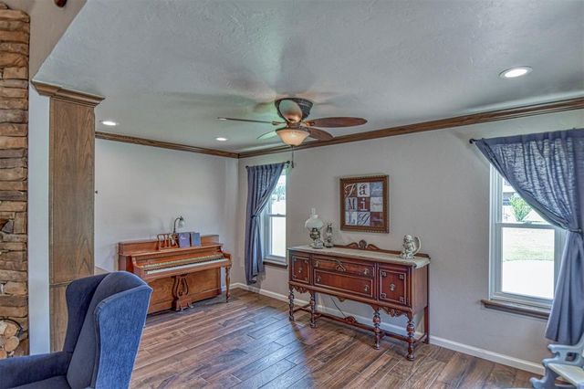 10421 Katy Line Drive, Yukon, OK 73099