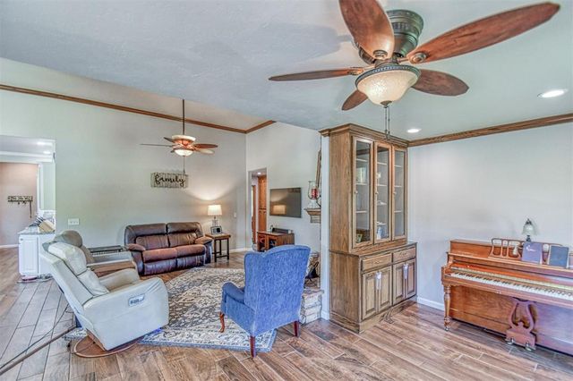 10421 Katy Line Drive, Yukon, OK 73099