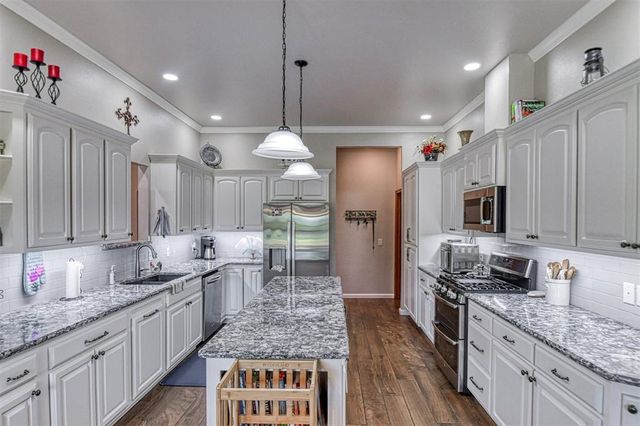 10421 Katy Line Drive, Yukon, OK 73099
