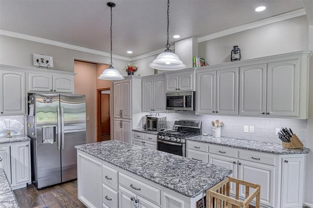 10421 Katy Line Drive, Yukon, OK 73099