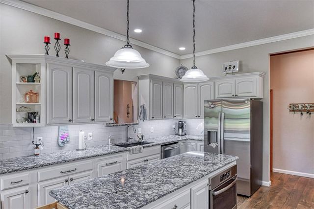 10421 Katy Line Drive, Yukon, OK 73099