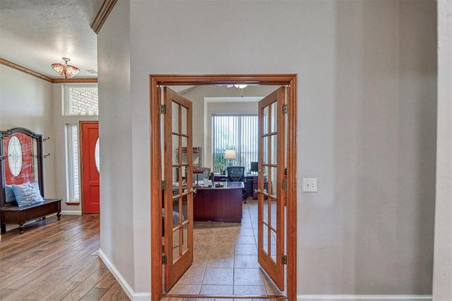 10421 Katy Line Drive, Yukon, OK 73099
