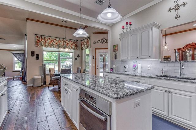 10421 Katy Line Drive, Yukon, OK 73099