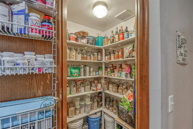 10421 Katy Line Drive, Yukon, OK 73099