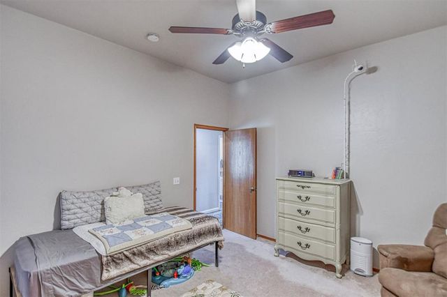 10421 Katy Line Drive, Yukon, OK 73099