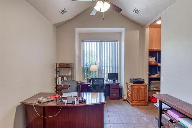 10421 Katy Line Drive, Yukon, OK 73099