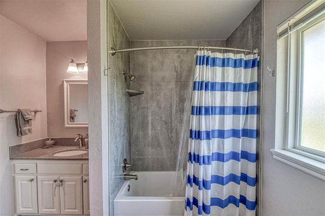 10421 Katy Line Drive, Yukon, OK 73099