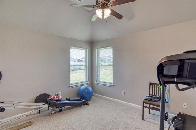 10421 Katy Line Drive, Yukon, OK 73099