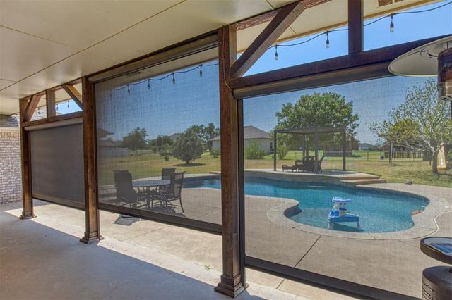 10421 Katy Line Drive, Yukon, OK 73099