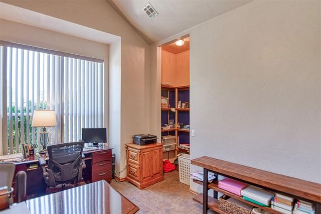10421 Katy Line Drive, Yukon, OK 73099